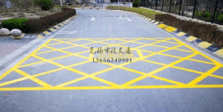 蘇州小區(qū)道路消防車通道劃線標(biāo)準(zhǔn)化示意圖，停車場消防車通道的設(shè)計規(guī)定要求？