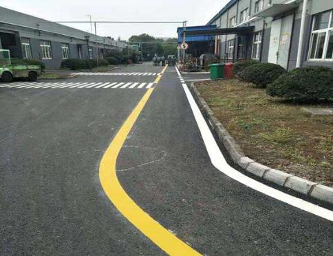 廠區(qū)道路劃線作用是什么，廠區(qū)道路劃線找誰？飛揚市政口碑好